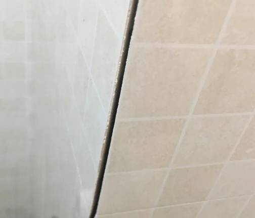 夷陵瓷砖空鼓维修公司分享阳台瓷砖脱落的修复过程可以分为以下几个步骤